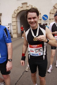 vcm-2010-2 Im Ziel mit Medaille: "Wir haben gesiegt - Nenikekamen"